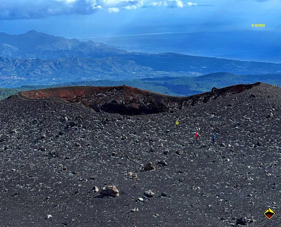 [Immagine di Escursione con le guide vulcanologiche sull'Etna]