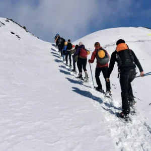 Ciaspolata-sull Etna Randonnee-en-raquettes-sur-l Etna Schneeschuh wanderung-auf-dem-Atna Sneeuwschoenwandeling-op-de-Etna Snowshoe-hike-on-Etna