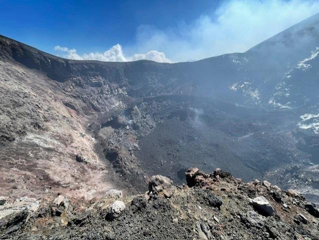 Fondo craterico Cratere di Nord Est dell'Etna il 12 ottobre 2024