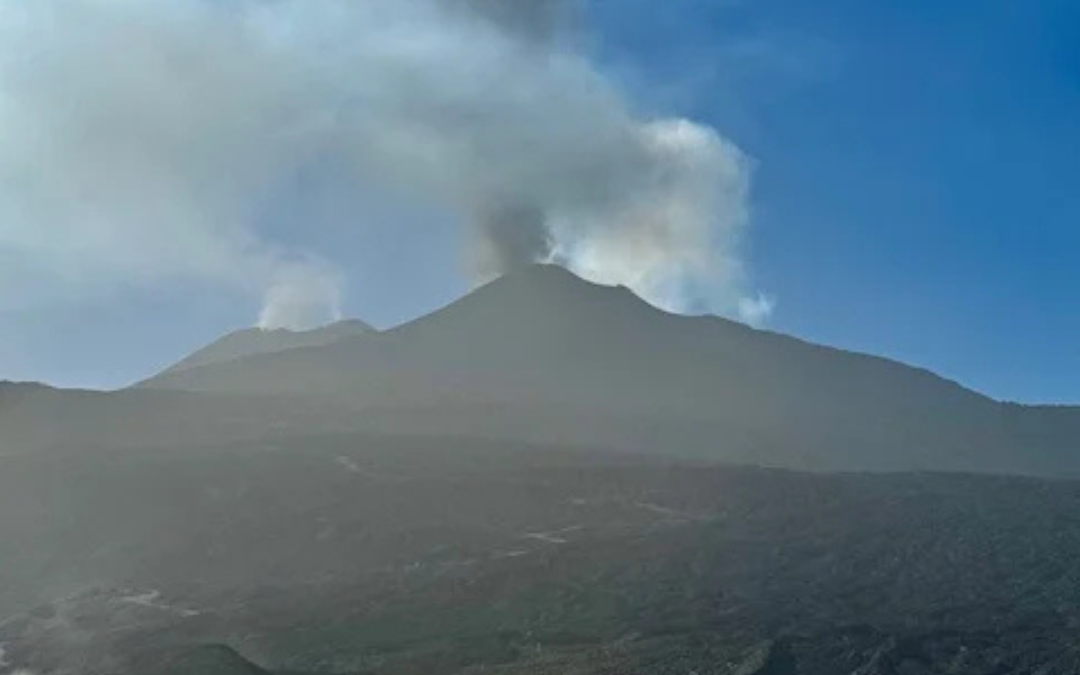 Attività Vulcanica dell’Etna: Aggiornamento sullo Stato dei Crateri e le Ultime Eruzioni