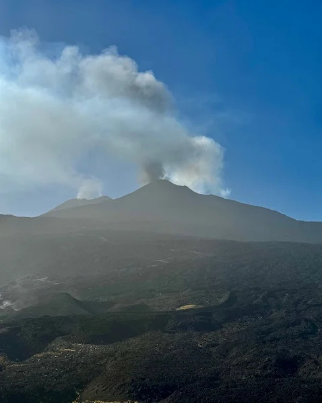 Emissioni-di-cenere-del-Cratere-di-Nord-Est-del-16-ottobre-2024